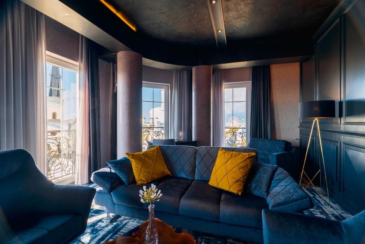 Tapis Rouge Design Boutique Hotel Batumi Ngoại thất bức ảnh The Library at The Ivy Collection