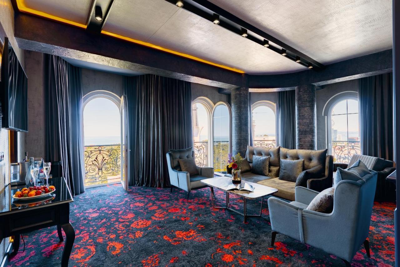 Tapis Rouge Design Boutique Hotel Batumi Ngoại thất bức ảnh The Club at the Ritz-Carlton, Paris
