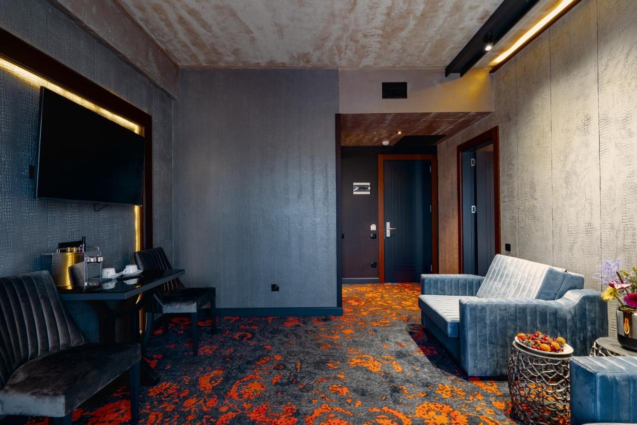 Tapis Rouge Design Boutique Hotel Batumi Ngoại thất bức ảnh A room at the hotel