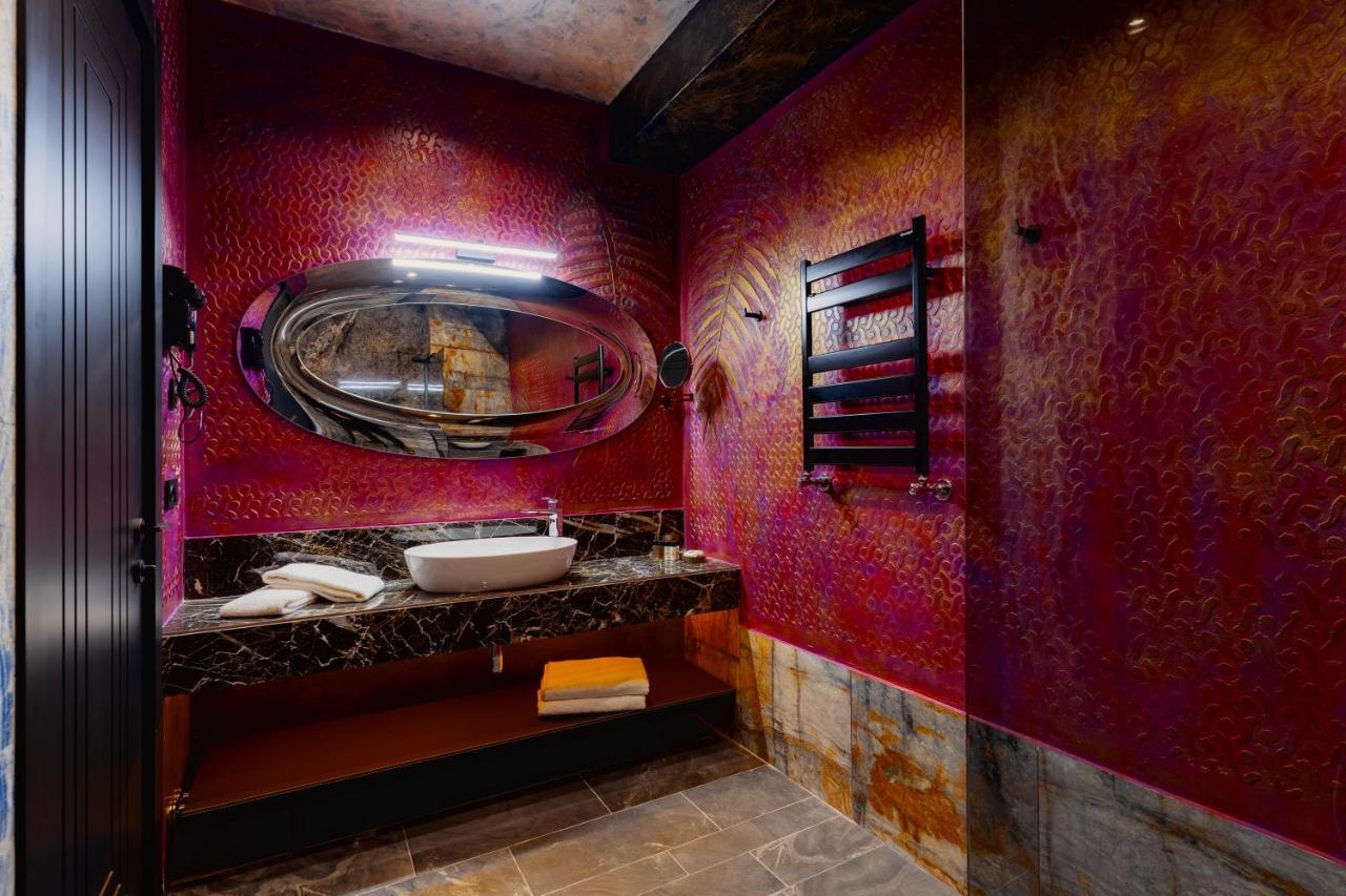 Tapis Rouge Design Boutique Hotel Batumi Ngoại thất bức ảnh Bathroom