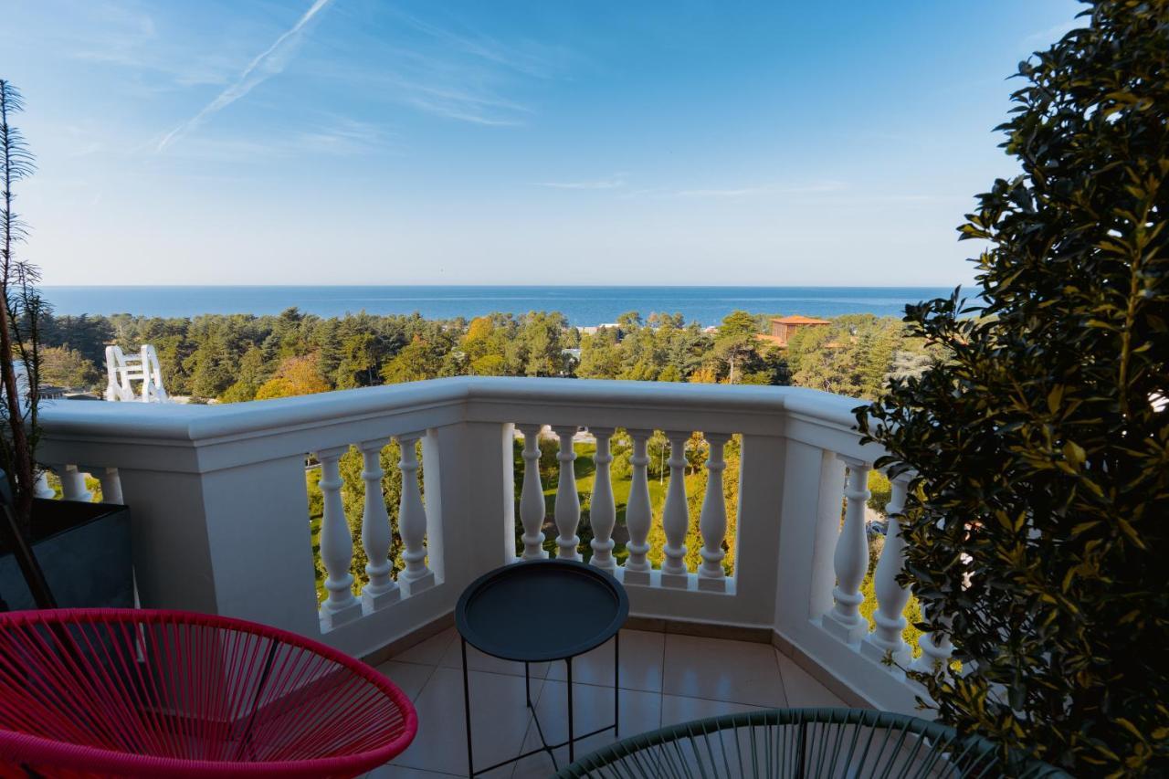 Tapis Rouge Design Boutique Hotel Batumi Ngoại thất bức ảnh View from the balcony of the hotel