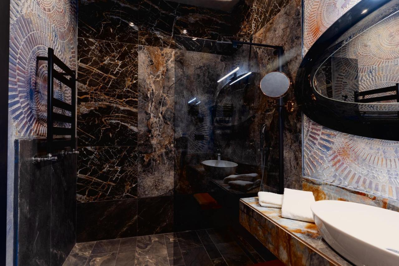Tapis Rouge Design Boutique Hotel Batumi Ngoại thất bức ảnh Bathroom